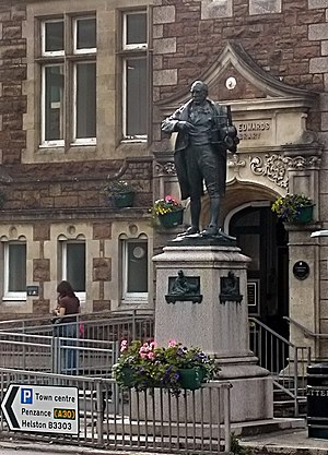 Richard Trevithick's statue by the public libr...